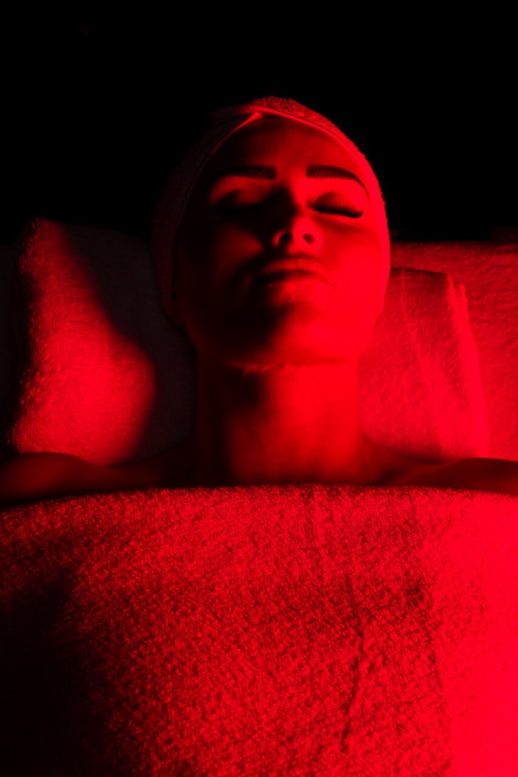 Red light therapy on the face